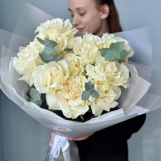 Букет 💐 их 11 французских роз и ароматного эвкалипта 🩷