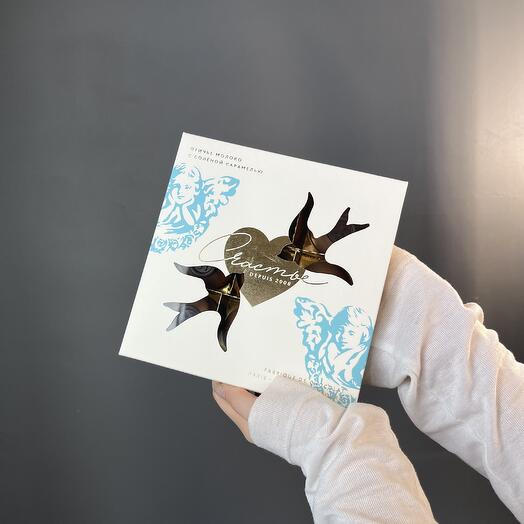 ПТИЧЬЕ МОЛОКО С КАРАМЕЛЬЮ, МОРСКОЙ СОЛЬЮ И БРЕТОНСКИМ САБЛЕ В МОЛОЧНОМ ШОКОЛАДЕ