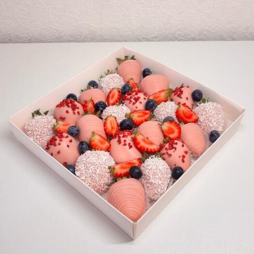 LiyaWithBerries