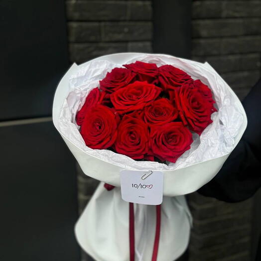 Моно букет из 11 красных роз 60см