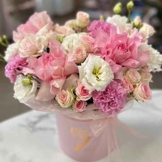 Цветы в коробке (эустома, диантус, французская роза, кустовая роза)