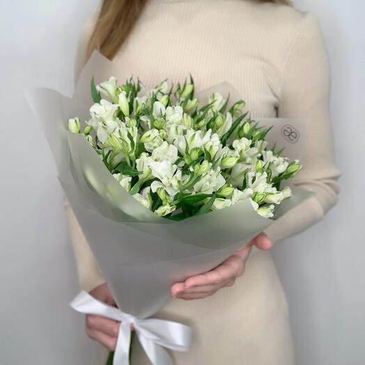 Монобукет из 7 белых альстромерий "Шармелия"