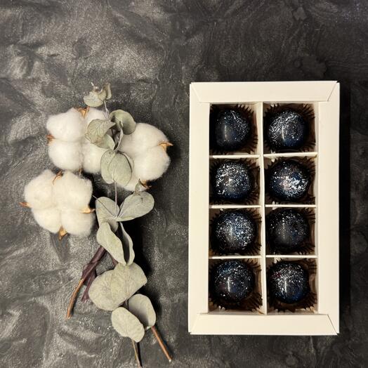 Набор шоколадных конфет ручной работы, 8 шт