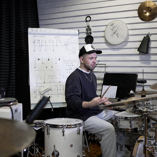 Подарочный сертификат «Мастер-класс по игре на барабанах» (1 час, 1 человек)