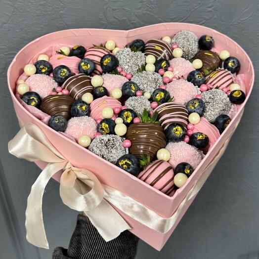 Клубника в шоколаде в боксе Сердце 💝 диаметр 26 см 🥰