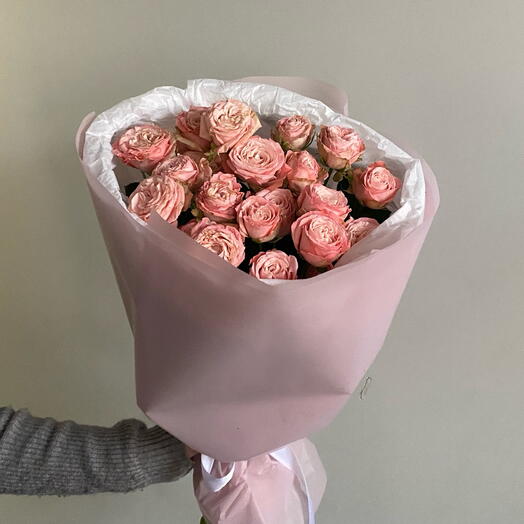 Букет из 5 розовых пионовидных кустовых роз