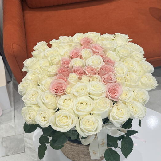 Инициал из роз