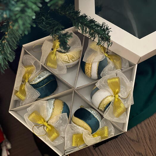 Набор дизайнерских елочных игрушек ручной работы