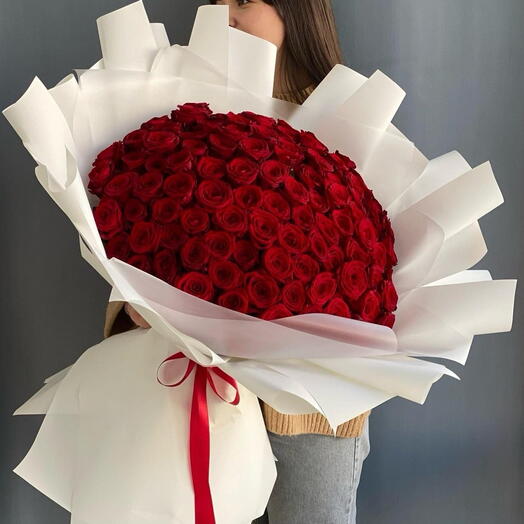 Букет из красных роз 101 штука , в стильной упаковки