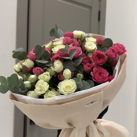 Микс из кустовых роз белый/розовый