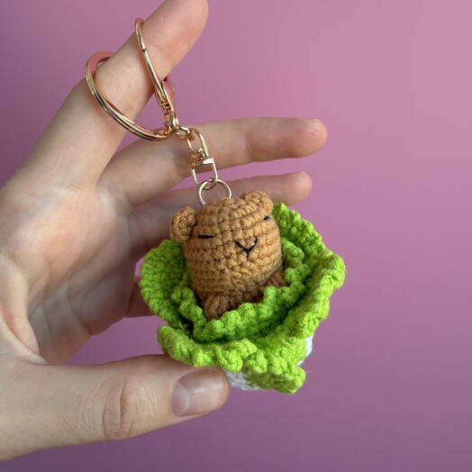 «Капибара в капусте». Брелок на сумочку