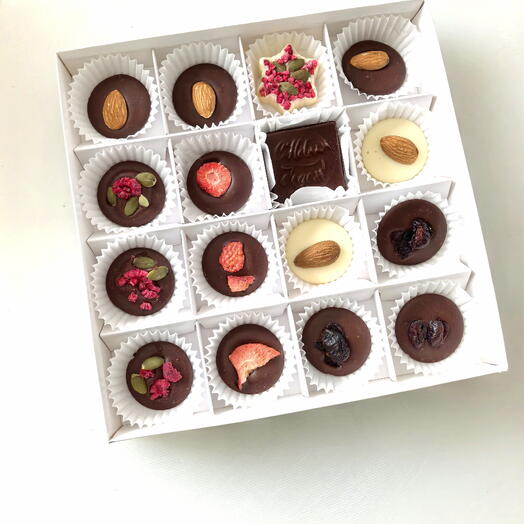 Набор подарочный  шоколадных медиантов