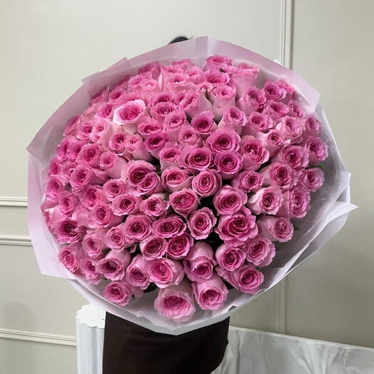 101 розовая роза