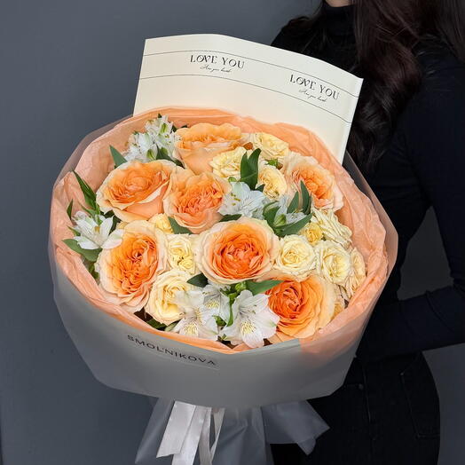Розы эквадор, альстромерия и кустовые розы в ярком стильном букете 🧡