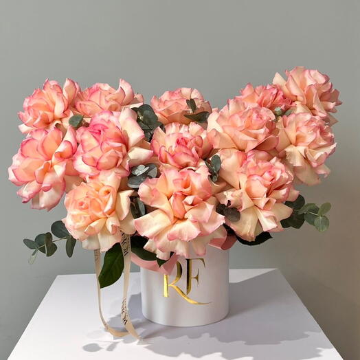 Французские розы в коробке