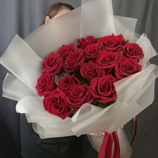 A chic bouquet of premium roses "for you alone"