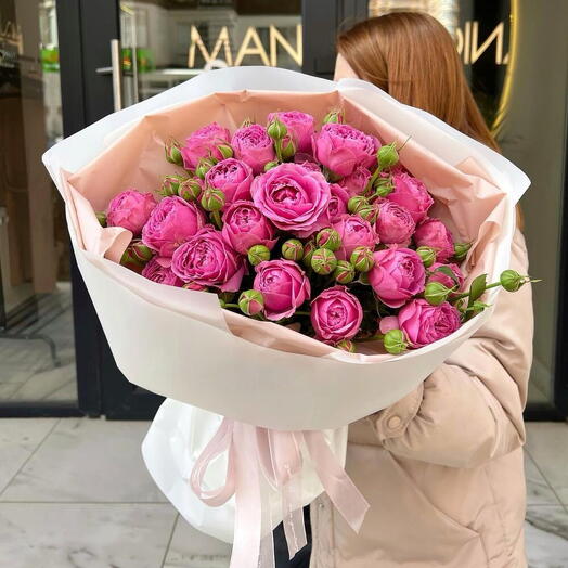 Пионовидные кустовые розы «Love is»