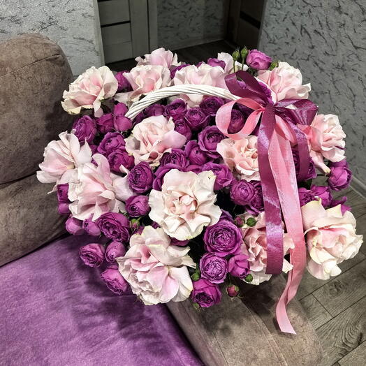 Корзина с французскими и пионовидными розами 💜💗