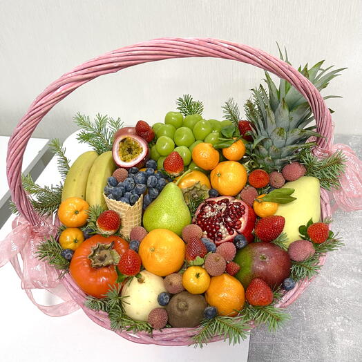Фруктовая корзина с сезонными и экзотическими фруктами