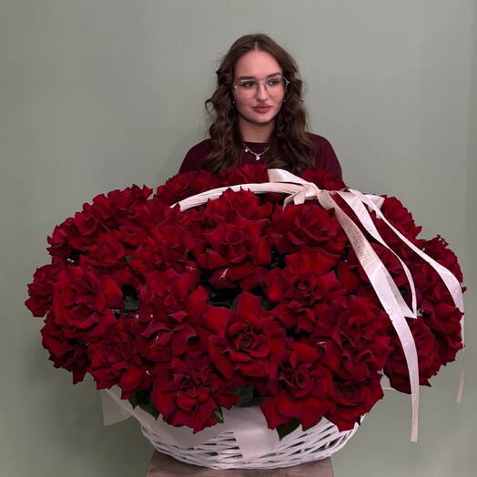 Корзина из 61 французской розы