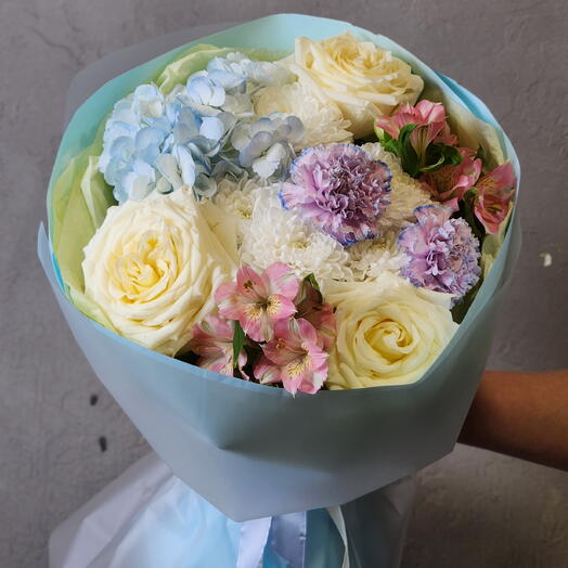 Букет с голубой Гортензией