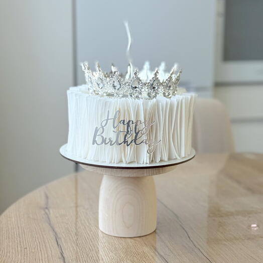 Торт с короной и блестками