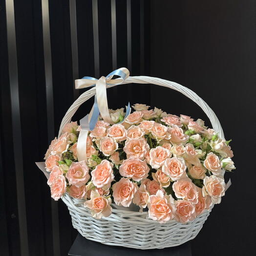 Корзина с кустовыми розами🧡