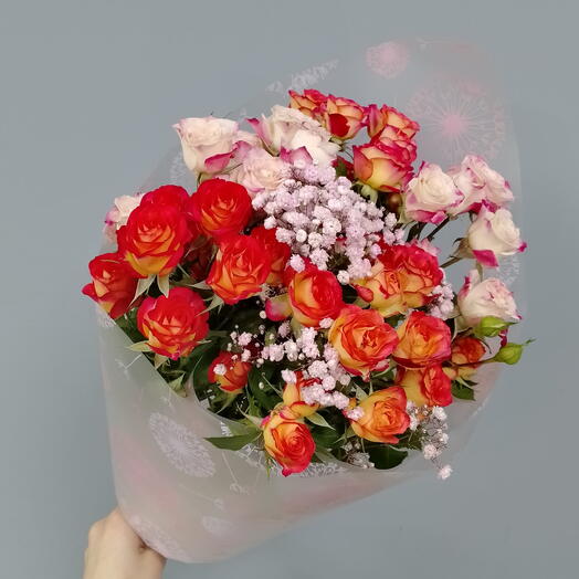 Букет-комплимент из 5 кустовых розочек