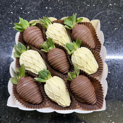 Клубника в Бельгийском шоколаде Callebaut 12-9 шт. Подарочный набор 0011.ARMELIS