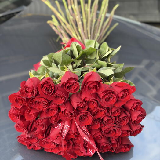 51
Red roses