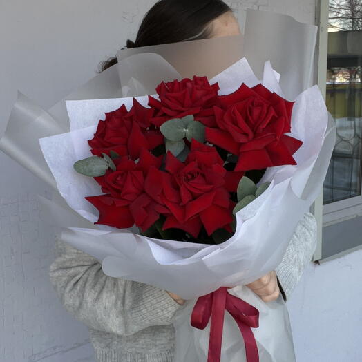 Красные ажурные розы