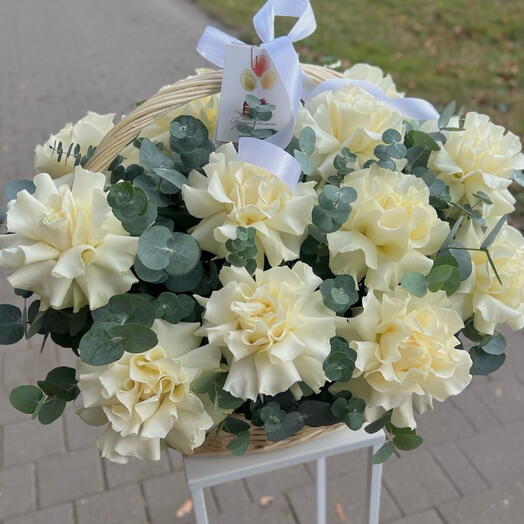Корзина с французскими розами
