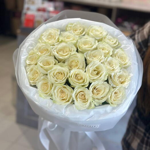 25 белых роз Аваланж
