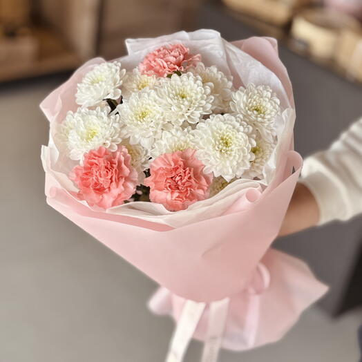 Нежный букет хризантем и диантусов 💕 стильный подарок девушке