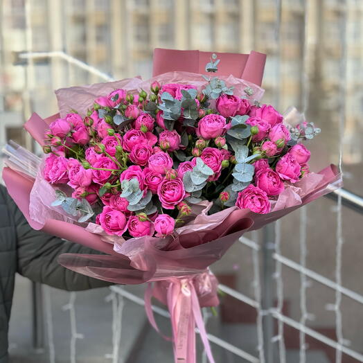 Моя любовь 😍 букет из 15 кустовых пионовидных роз и эвкалипта
