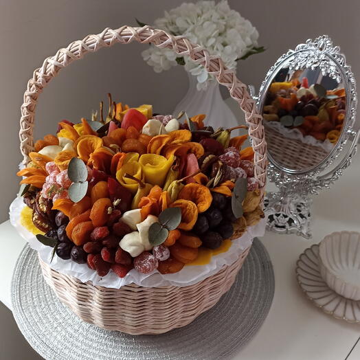 Корзина с сухофруктами (d 30 см)