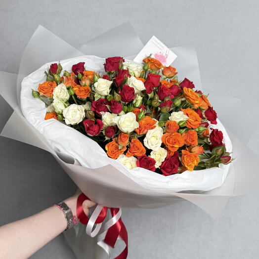 Букет кустовых роз 15 шт