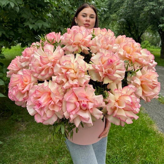 21 японская Роза в коробке