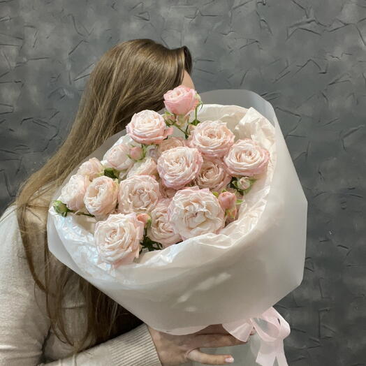 Букет комплимент из кустовых роз