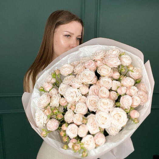 Букет 15 кустовых роз 028