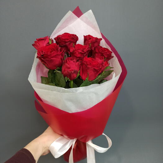 Букет красных роз 9 штук