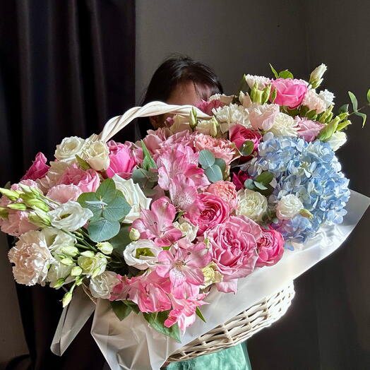 Корзина с цветами