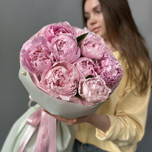 Букет из 9 нежно-розовых пионов