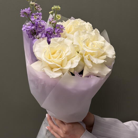 Ароматный букет из ажурных роз и маттиолы💜