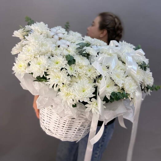 Корзина с хризантемой и хлопком