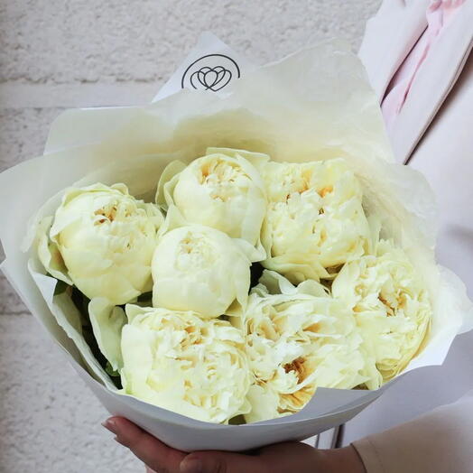 Букет из 7 лимонных пионов Lemon Chiffon Premium в 
белой пленке