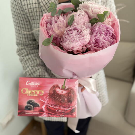 БУКЕТ ПИОНОВ С ВИШНЕВЫМИ КОНФЕТАМИ🍒