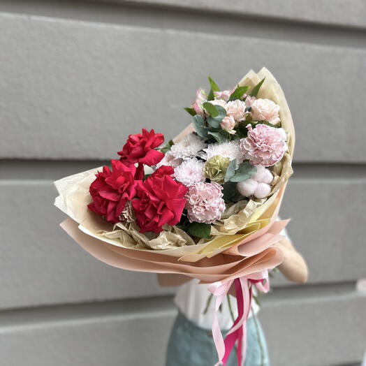 Букет «Вишневый сад» 🍒 яркие французские розы️ крупные диантусы 🩷 ароматный эвкалипт 💚 нежная Роза 🫶🏻