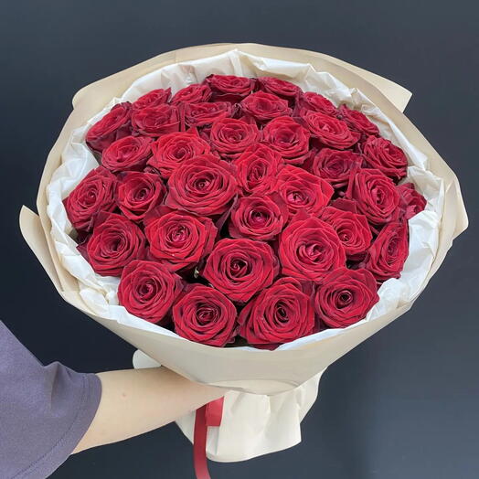 Букет из 35 роз Red Naomi