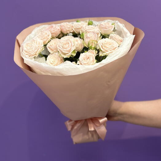 Букет из нежных кустовых роз